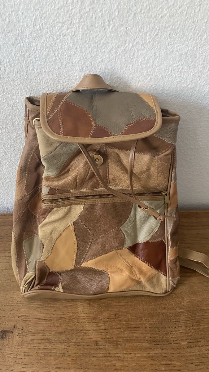 Zaini: Vintage Leder Rucksack, Patchwork Optik – Usato da Zürich venduto da hulahup 6