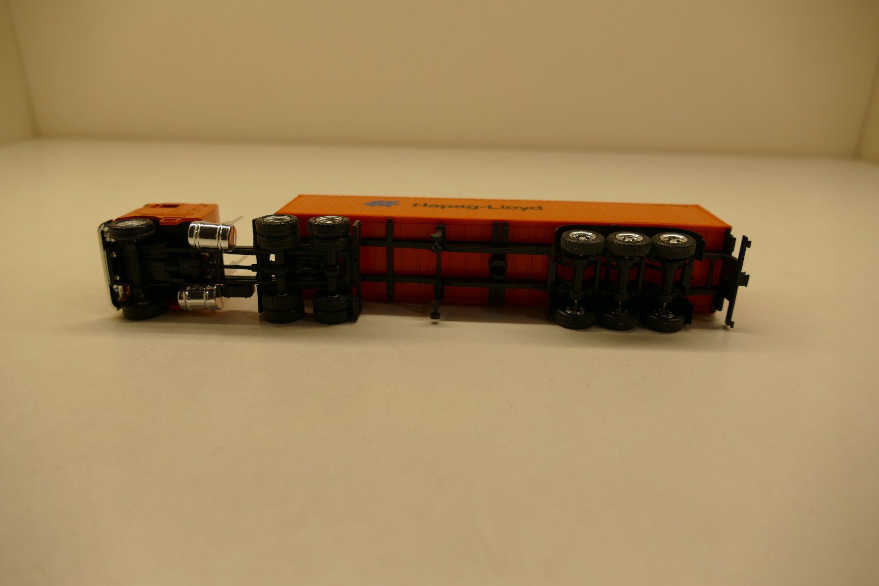 Modellini di ferrovie: Spur H0: US Container-Truck Hapag-Lloyd – Nuovo (secondo la descrizione) da Niederhasli venduto da rail-duerst 5