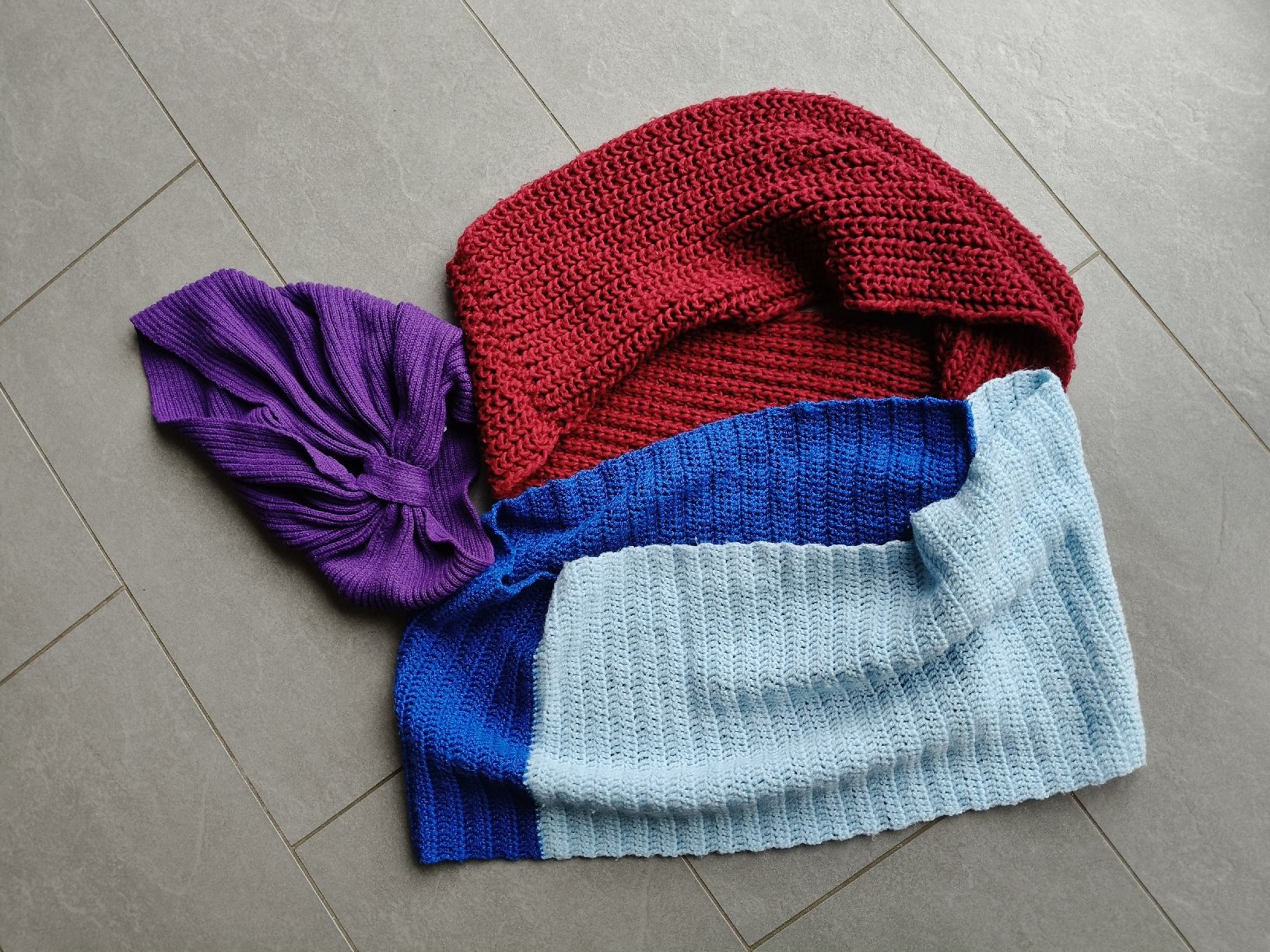 Foulard & Sciarpe: 3 Rund - Schals aus Garn und Wolle – Usato da Riehen venduto da India13 1
