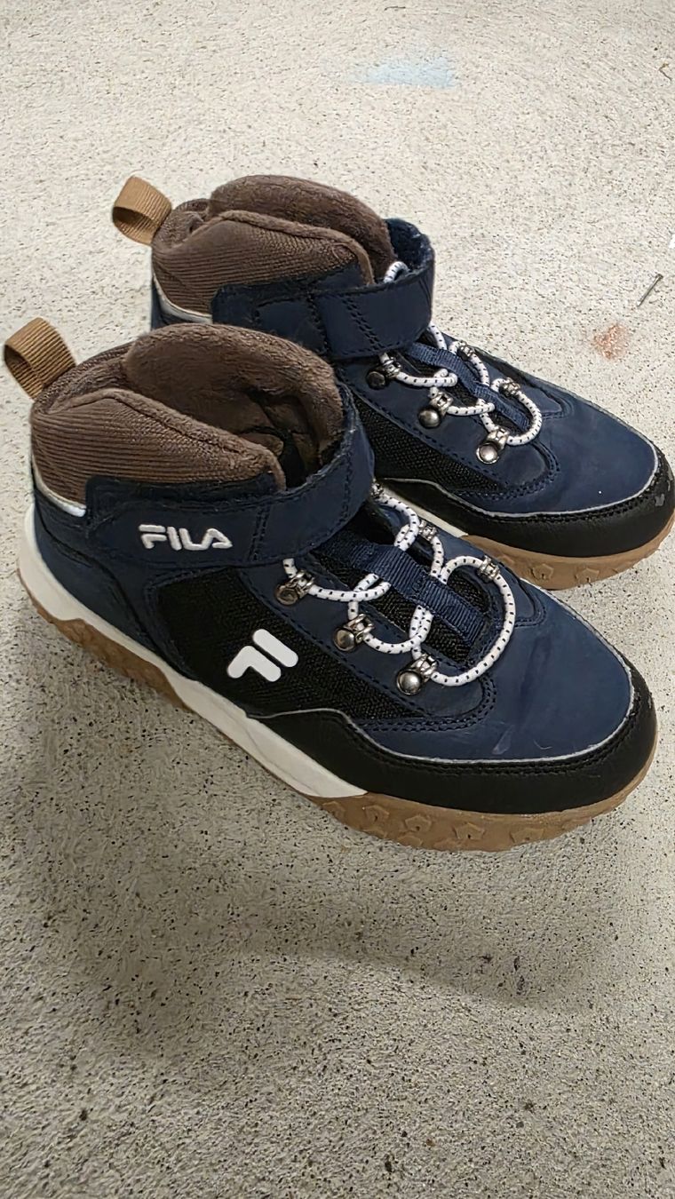 Fila Scarpe per ragazzi: Fila Winterschuhe, Grösse 33 – Usato da Glattbrugg venduto da VELIA2018