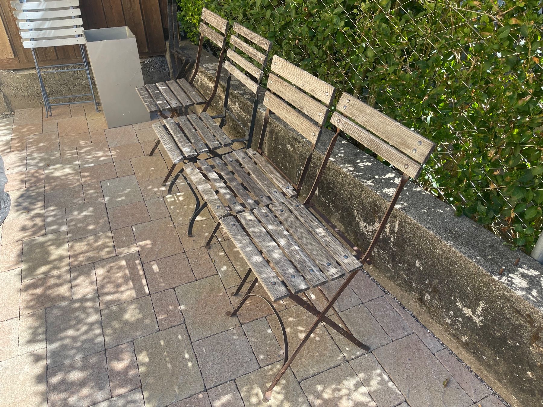 Chaises: 5 alte Gartenstühle – D'occasion à Villnachern par socondlife