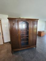 antiker Schrank aus Holz mit Vitrine 1900 Jahrgang