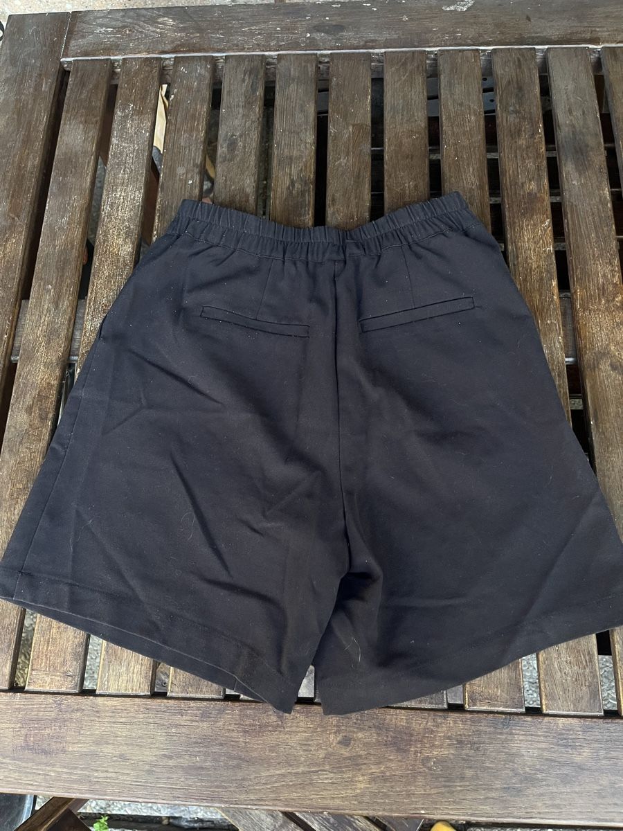 Pantaloni: Kurze Anzugshose in Schwarz – Usato da Zürich venduto da gio_zyc9 2