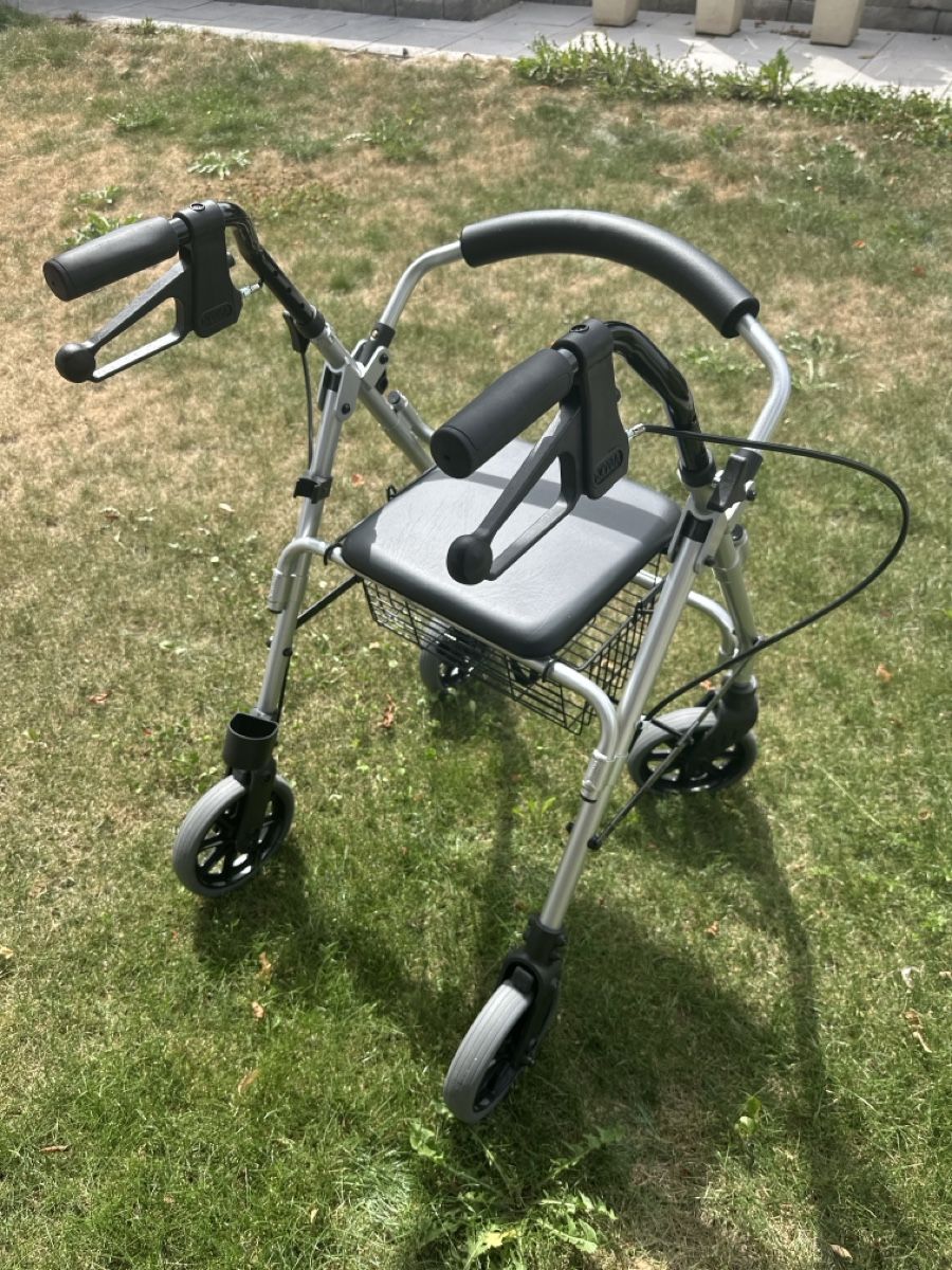 Aides à la marche: Rollator Dietz LIGERO – Neuf (Voir description) à Egg b. Zürich par Chobe
