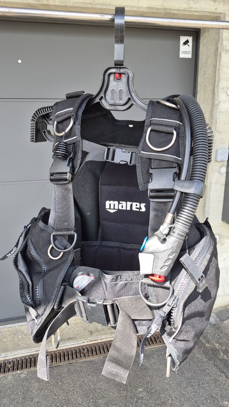 Mares Combinaisons de plongée: Tauchjacket Mares Vector 1000 Gr. L – D'occasion à Kriens par Diver741