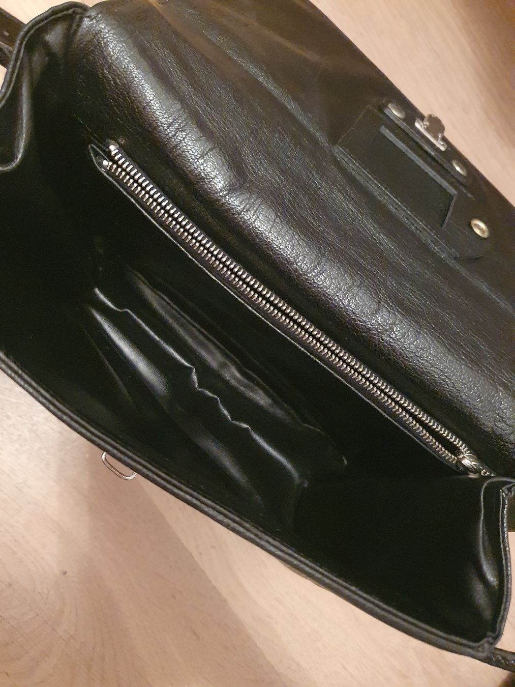 Borse da donna: Amiet Ledertasche Damen schwarz – Usato da Uster venduto da Mooreas 3