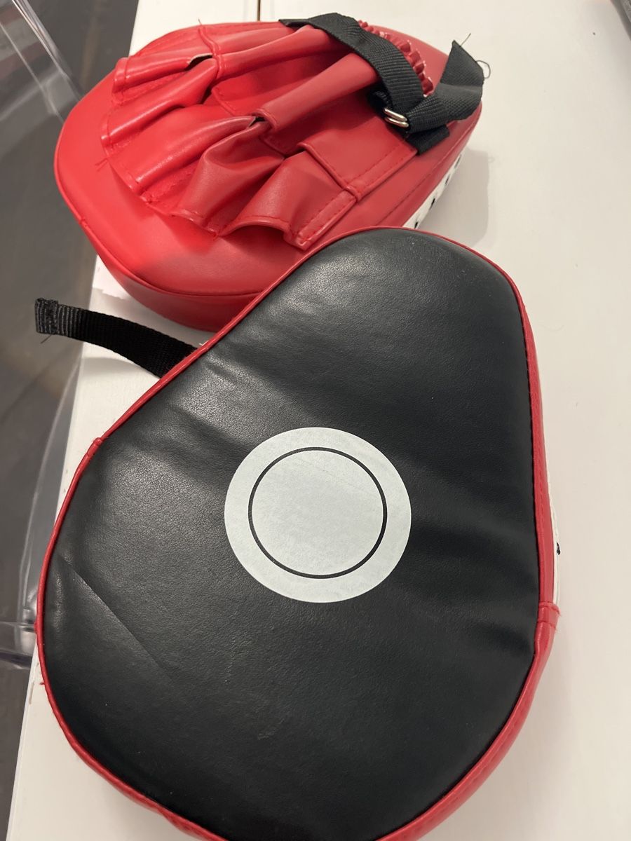 Sonstige Accessoires für Herren: Rote Box-/Trainingshandschuhe – Gebraucht aus Rüschlikon von ant_5v7g 1