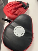 Rote Box-/Trainingshandschuhe