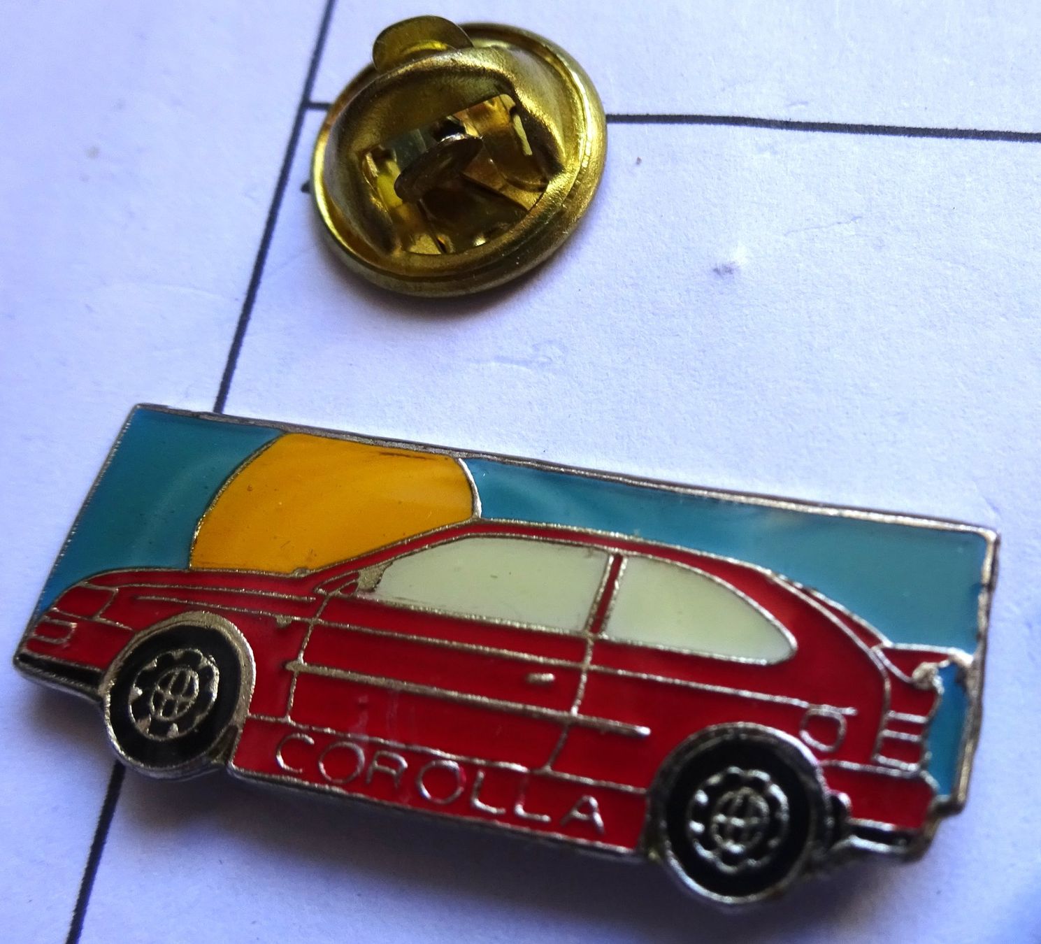 Plaketten & Abzeichen: Pin Auto COROLLA rot – Gebraucht aus Utzenstorf von BUtter81