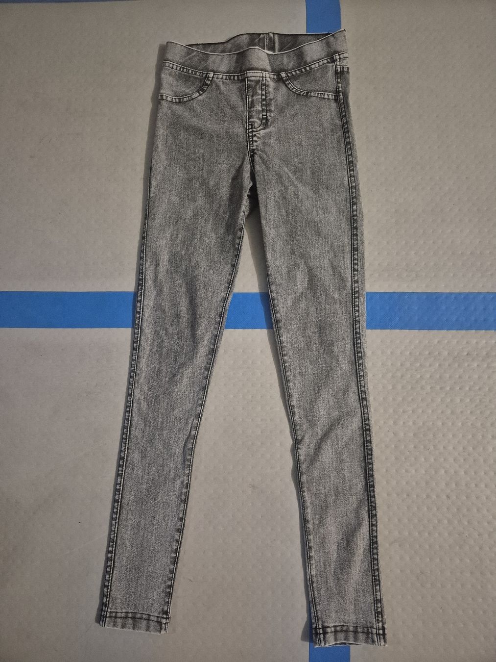 H&M Pantaloni: Jeggins Gr. 140 – Usato da Stansstad venduto da Kyra014