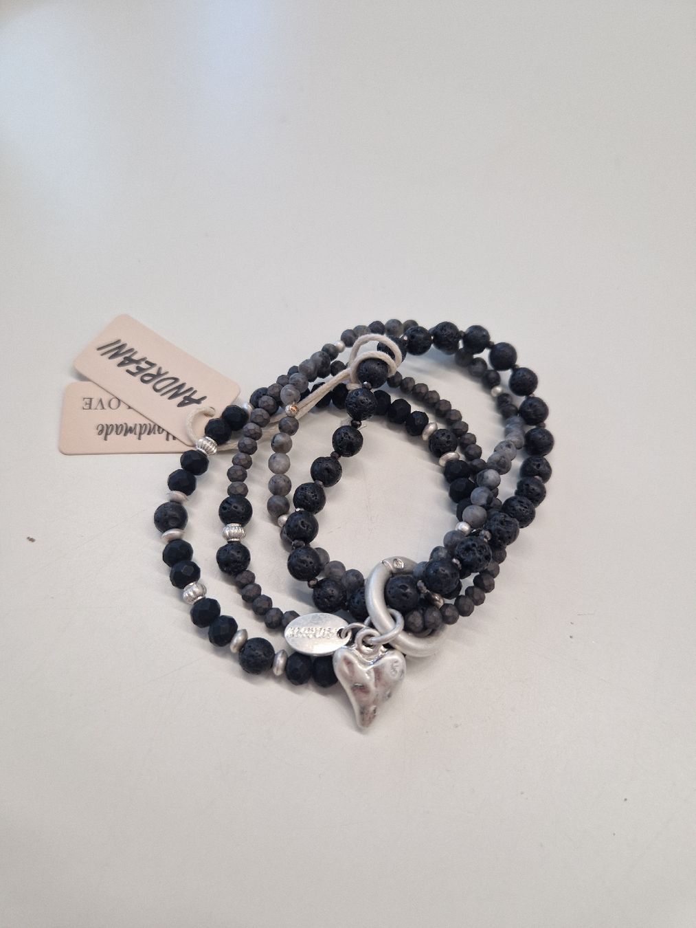 Bracciali & Braccialetti: Andreani Armband Echte Steine Lava mit Herz – Nuovo (secondo la descrizione) da Wallisellen venduto da misnenes
