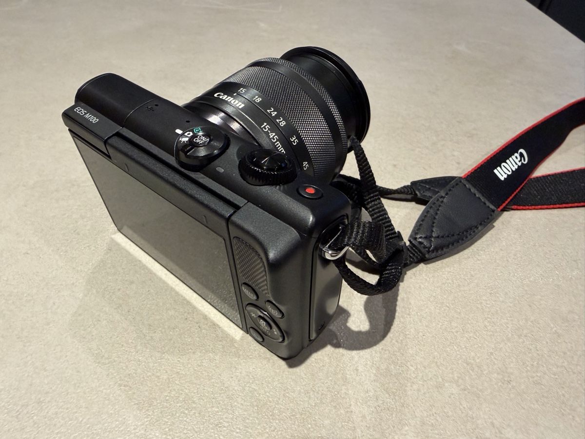 Canon Kamera: Canon EOS M100 Systemkamera inkl. Tasche und SD-Karten – Gebraucht aus Orpund von Nonoo 6