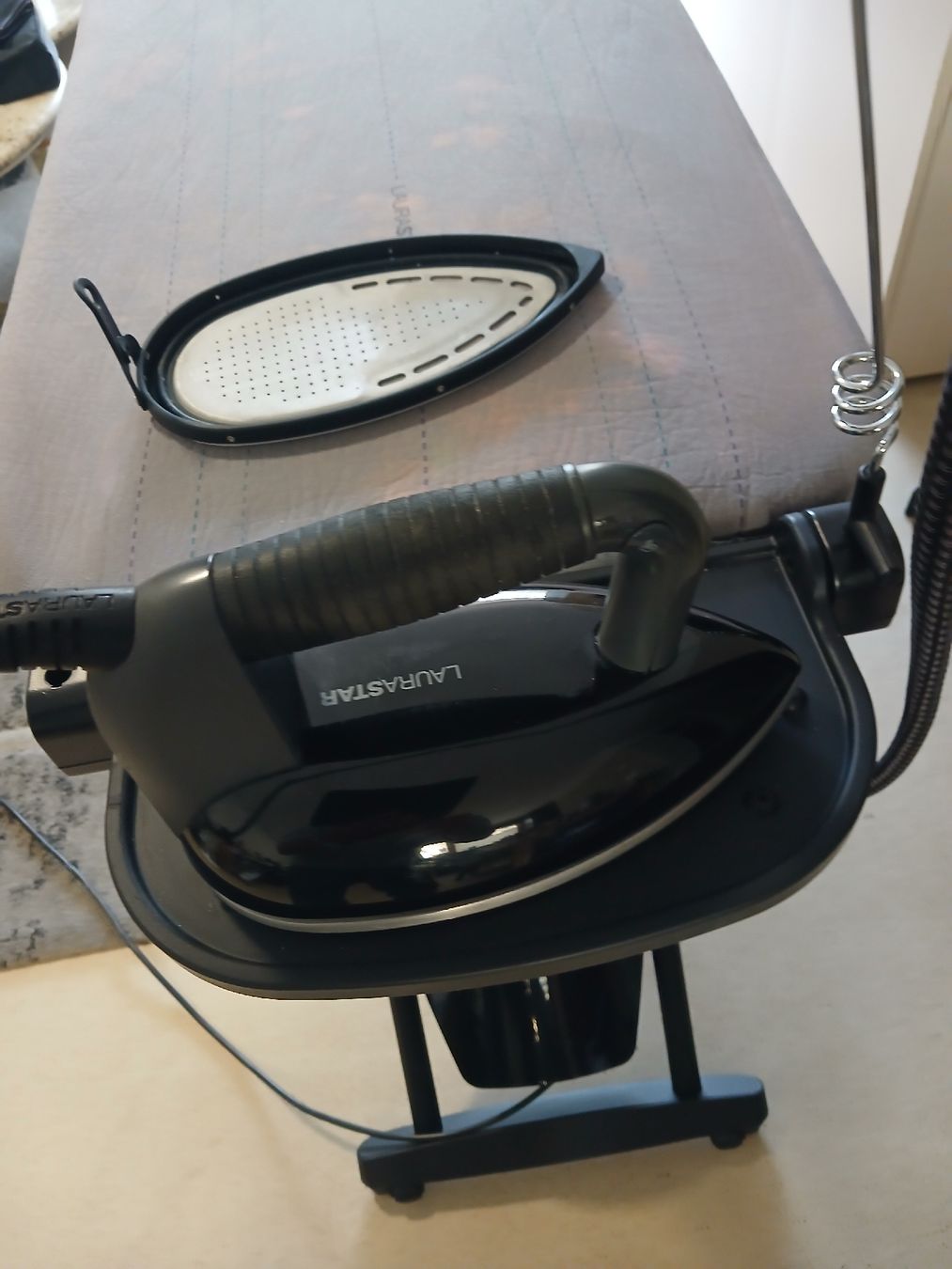 Laurastar Ferri da stiro: Laurastar Smart M CH  – Usato da Olten venduto da nada51 4