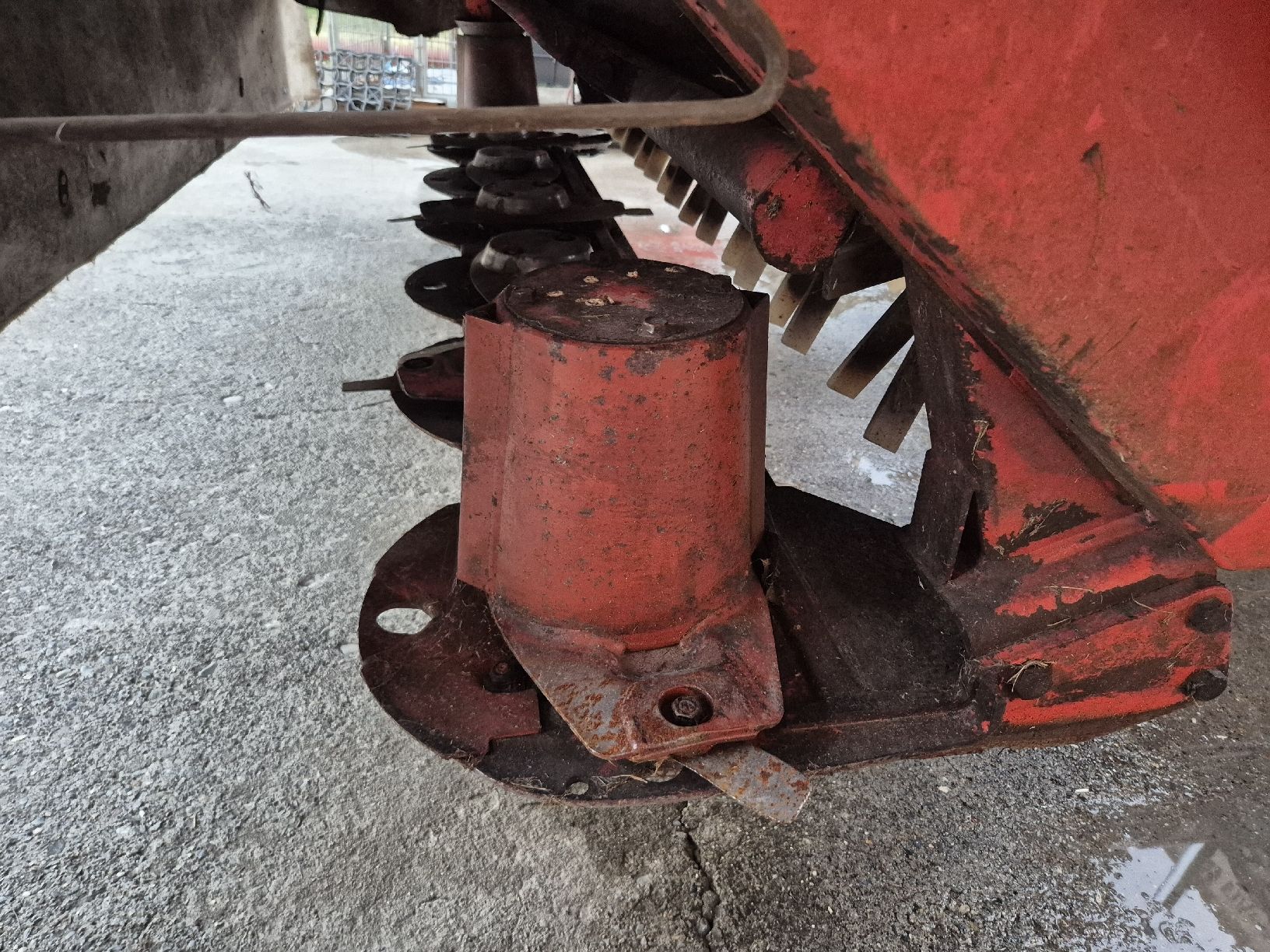 Alle Maschinen: Frontmähwerk Kuhn FC280F – Gebraucht aus Hombrechtikon von Fiatagri80-90 4