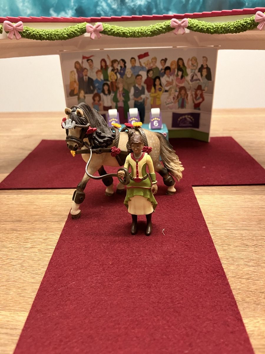 Schleich Giocattoli: Schleich Pferdeshow mit Zubehör – Usato da Weesen venduto da D0101D 4