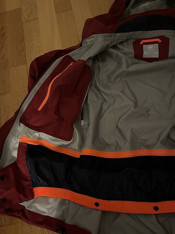 Mammut Jacken: Mammut Alto Hardstell-Jacke – Gebraucht aus Sarnen von liv_bxz2