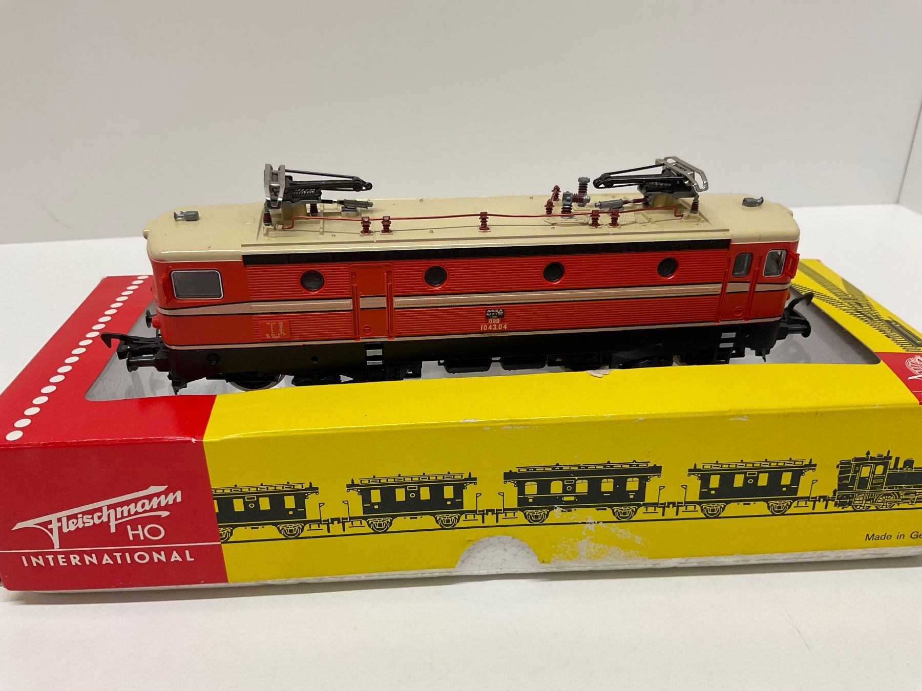Fleischmann Trains électriques: Fleischmann H0, 1043 ÖBB, Bespielt mit Verpackung – D'occasion à Chur par Chur75 2