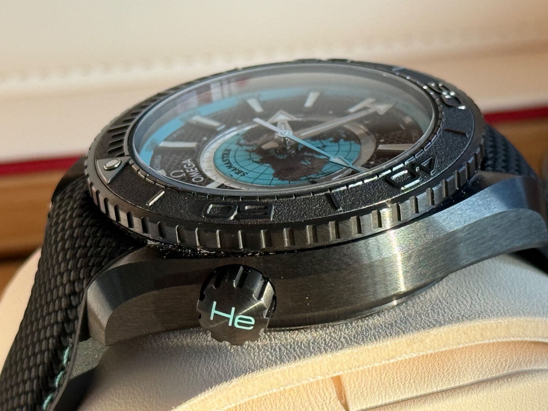 Omega Orologi: Omega Seamaster Planet Ocean 600 GMT Worldtimer 45.5mm – Nuovo e nell'imballaggio originale da Aarau venduto da trader1000 6