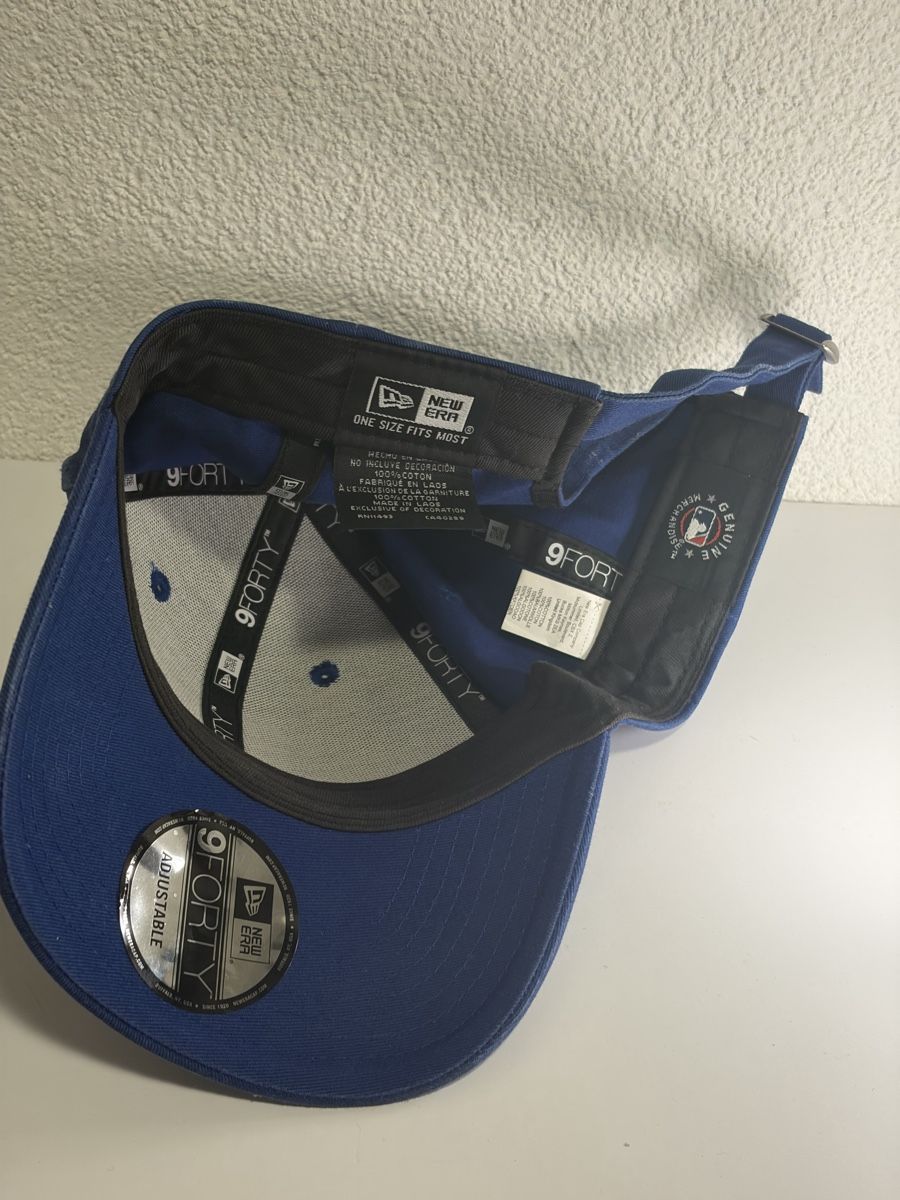Autres vêtements & accessoires: LA new era – D'occasion à Fribourg par ani_qj7v 3
