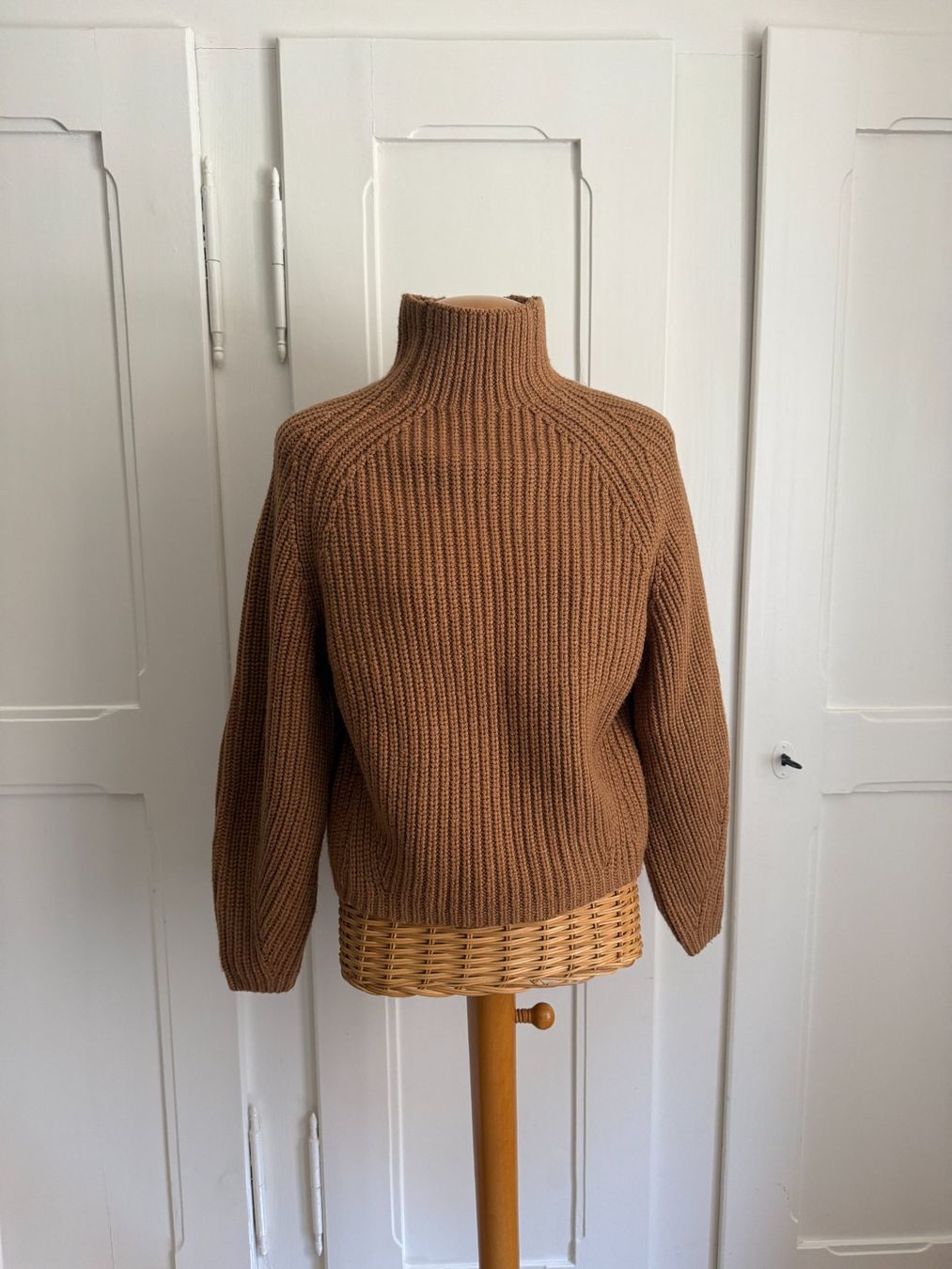 Weekday Pulls & Sweat-shirts: WEEKDAY - Strickpullover hellbraun XS – D'occasion à Zürich par Diazaio