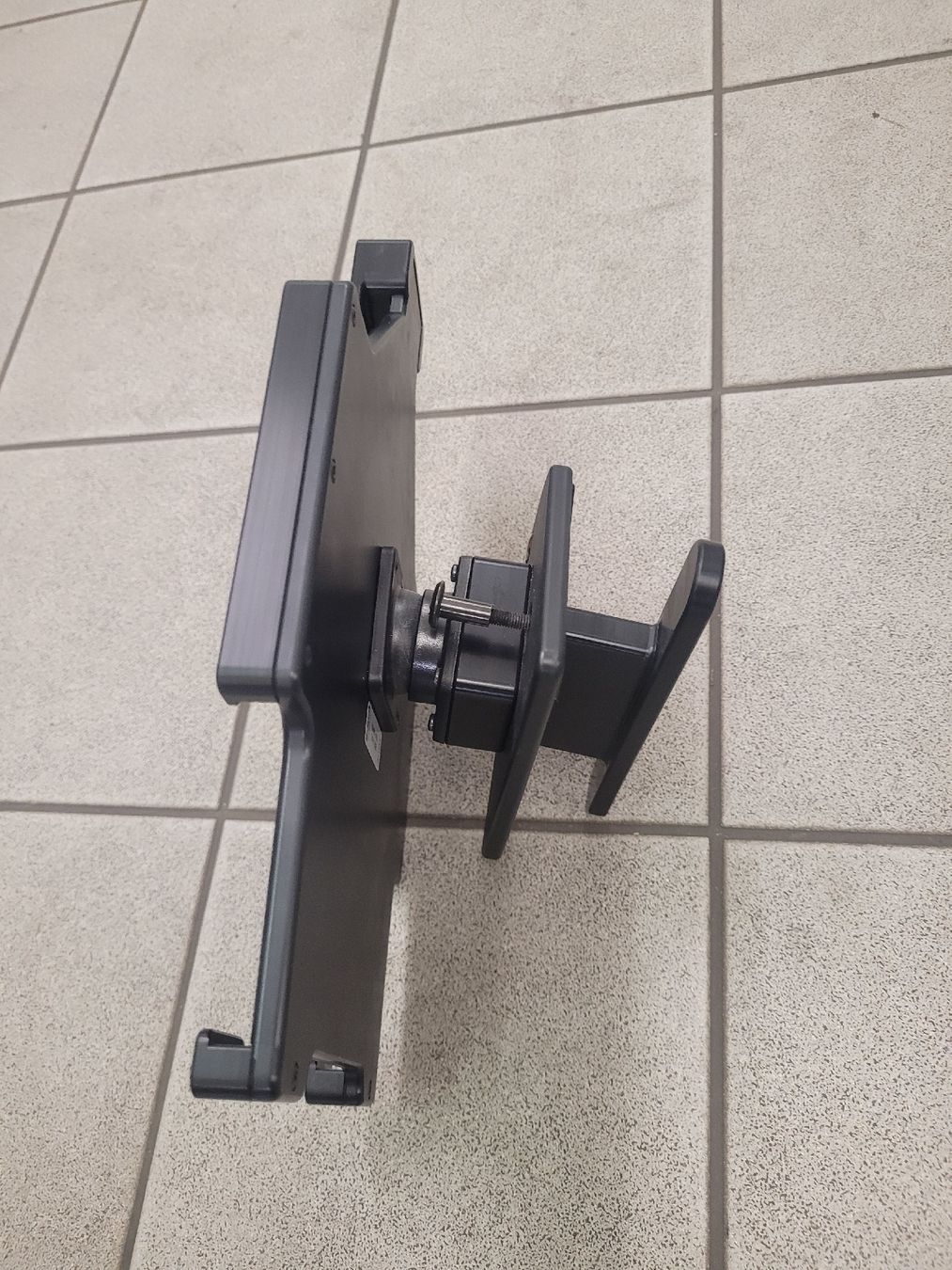 Staffa per monitor: 2x Tablet Halterungen  – Usato da Steffisburg venduto da Volvo_Cars_Thun 1