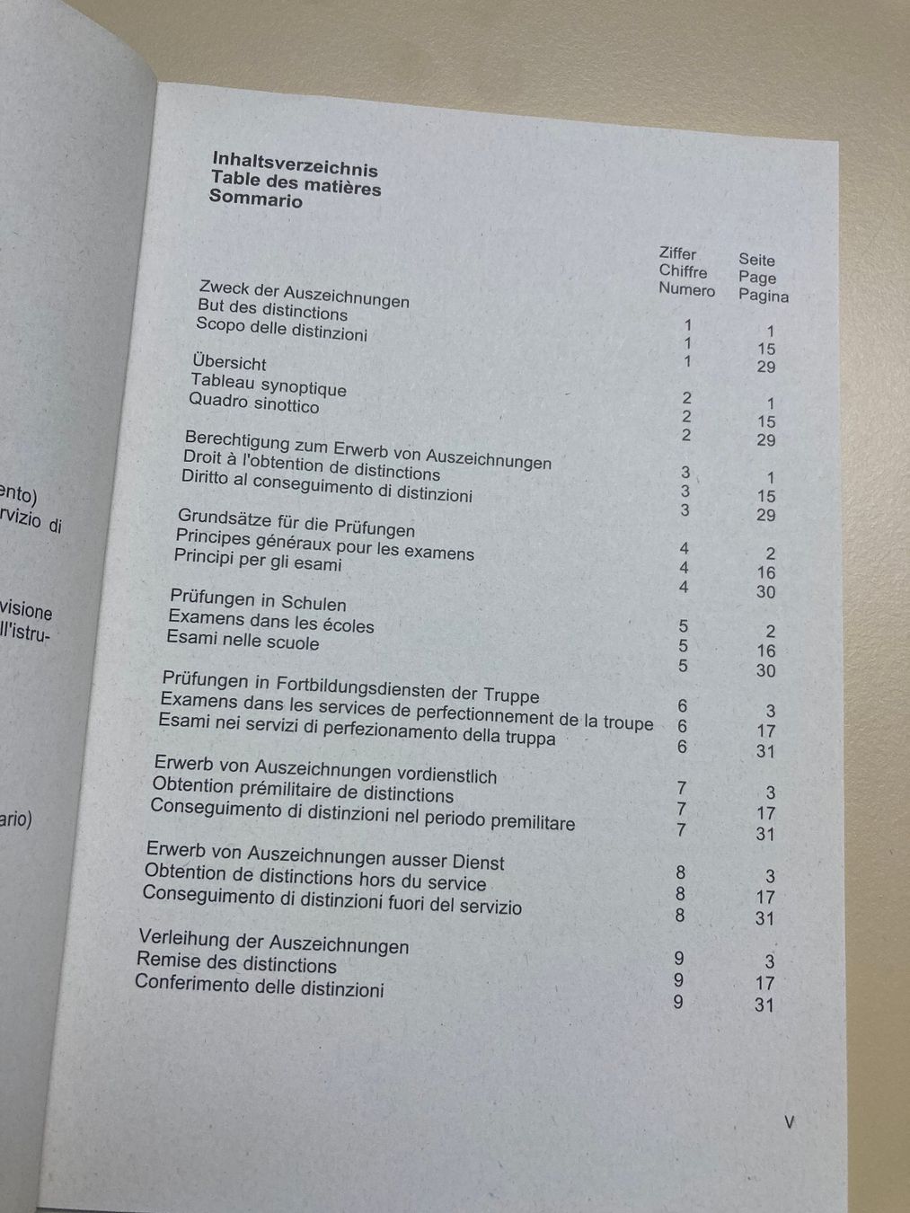 Bücher: Reglement: Auszeichnungen - Schweizer Armee – Gebraucht aus Brütten von Hst1 1