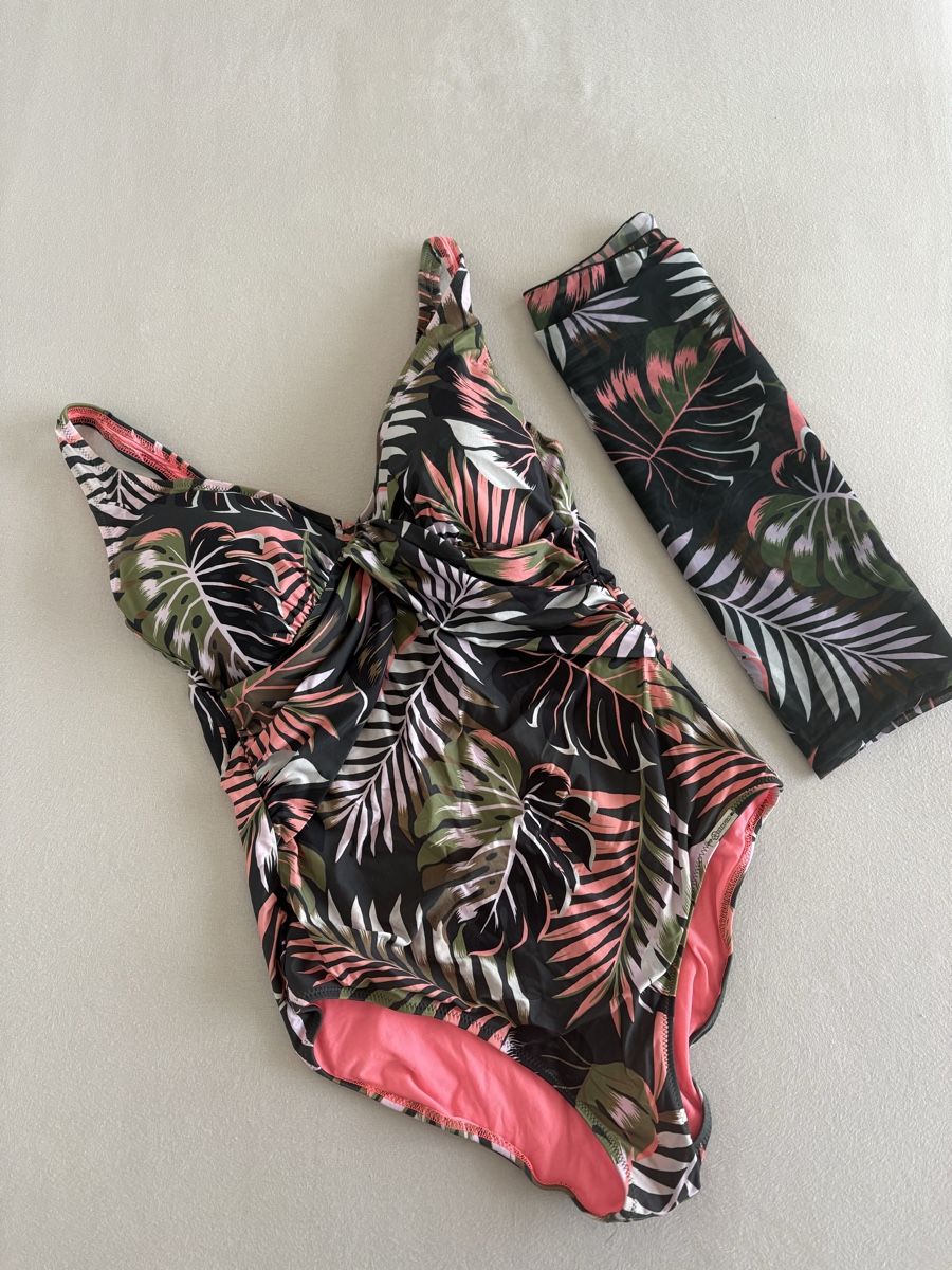 Costumi da bagno & Bikini:  Damen Badeanzug mit Pareo – Usato da Kilchberg ZH venduto da November7