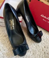 Klassische Pumps Nappaleder schwarz  original Ferragamo