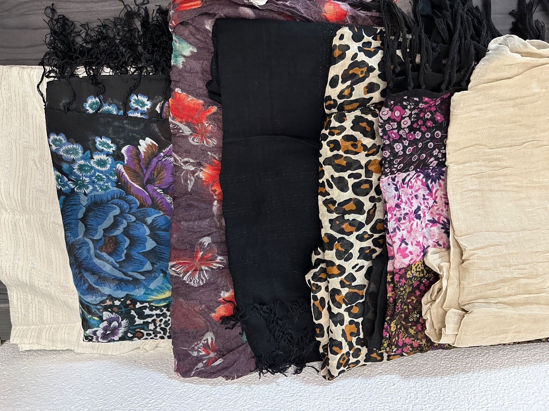 Foulards & écharpes: Verschiedene Schale – D'occasion à Aarburg par Tonija