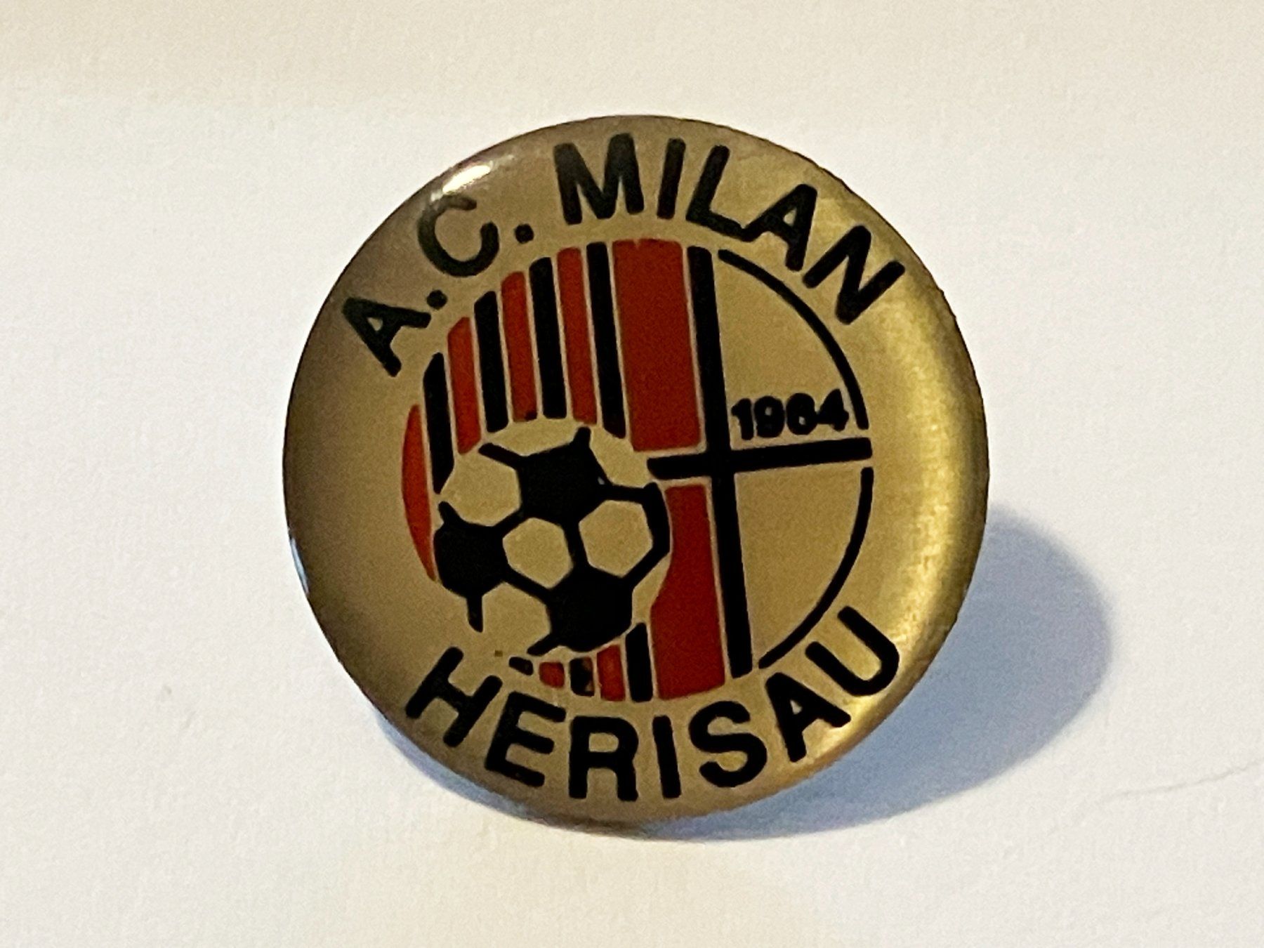 Placchette & Badge: 1 Pin AC Milan Herisau – Usato da Basel venduto da djwwpp