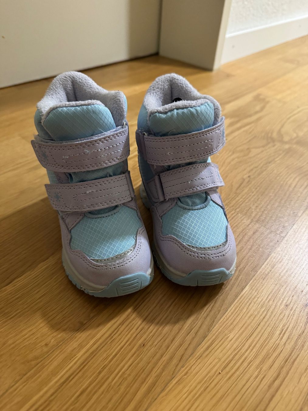 Scarpe per ragazze: Winterschuhe Nr 22 – Usato da Mägenwil venduto da zah_n7jn 2