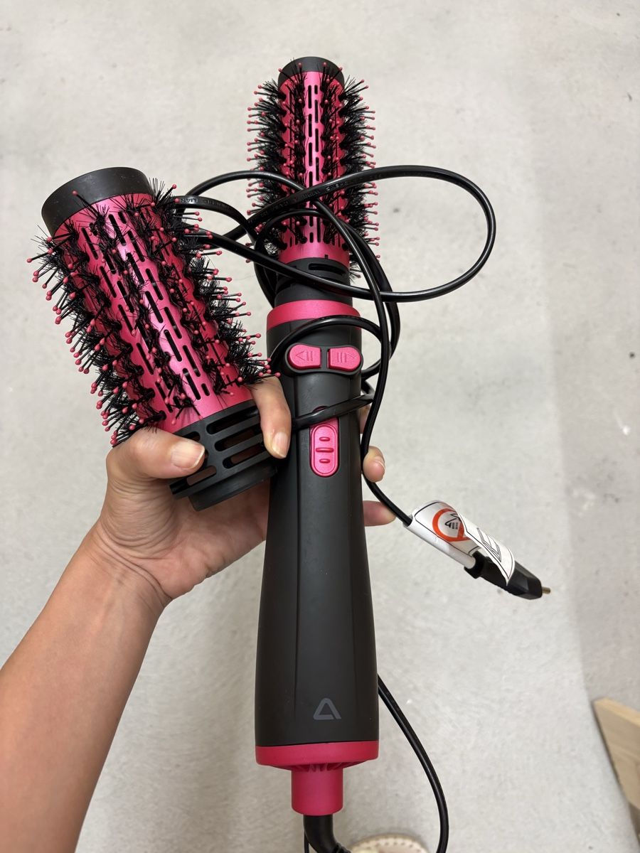 Altro per la cura dei capelli: Hot Air Brush 2 Attachments Black Pink Good Condition – Usato da Zürich venduto da zba_7pzv 1