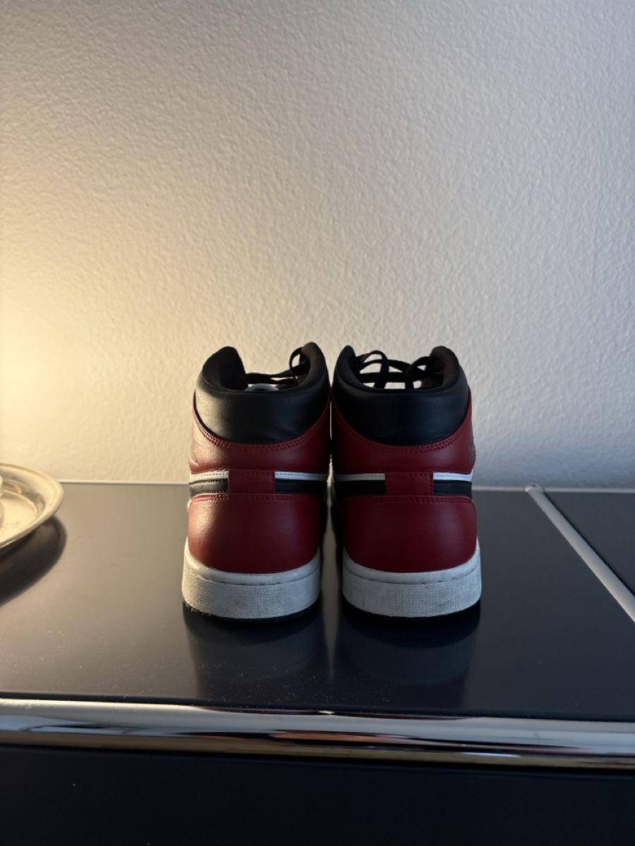Jordan Scarpe da uomo: Air Jordan 1 Mid Chicago Toe – Usato da Zürich venduto da ann_6lr6 1