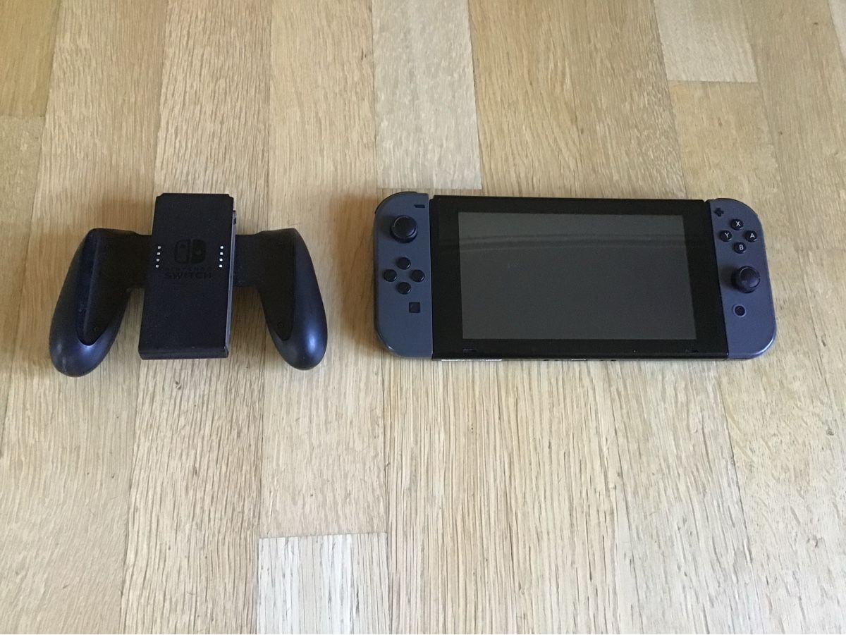 Nintendo Konsolen: Nintendo Switch mit controller und 10 spiele – Gebraucht aus St. Moritz von saraforsythe 5