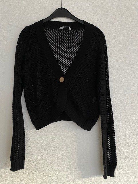 Boleros: Schwarze Strickjacke Gr. L, in Bolero-Form – Gebraucht aus Ergisch von July64