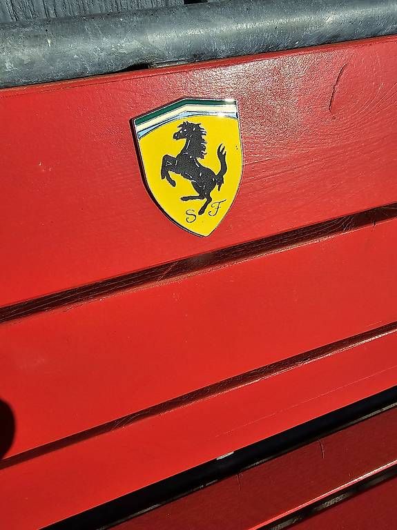 Panchine: Sitzbank mit Ferrari Zeichen – Usato da Staufen venduto da sandy23 2