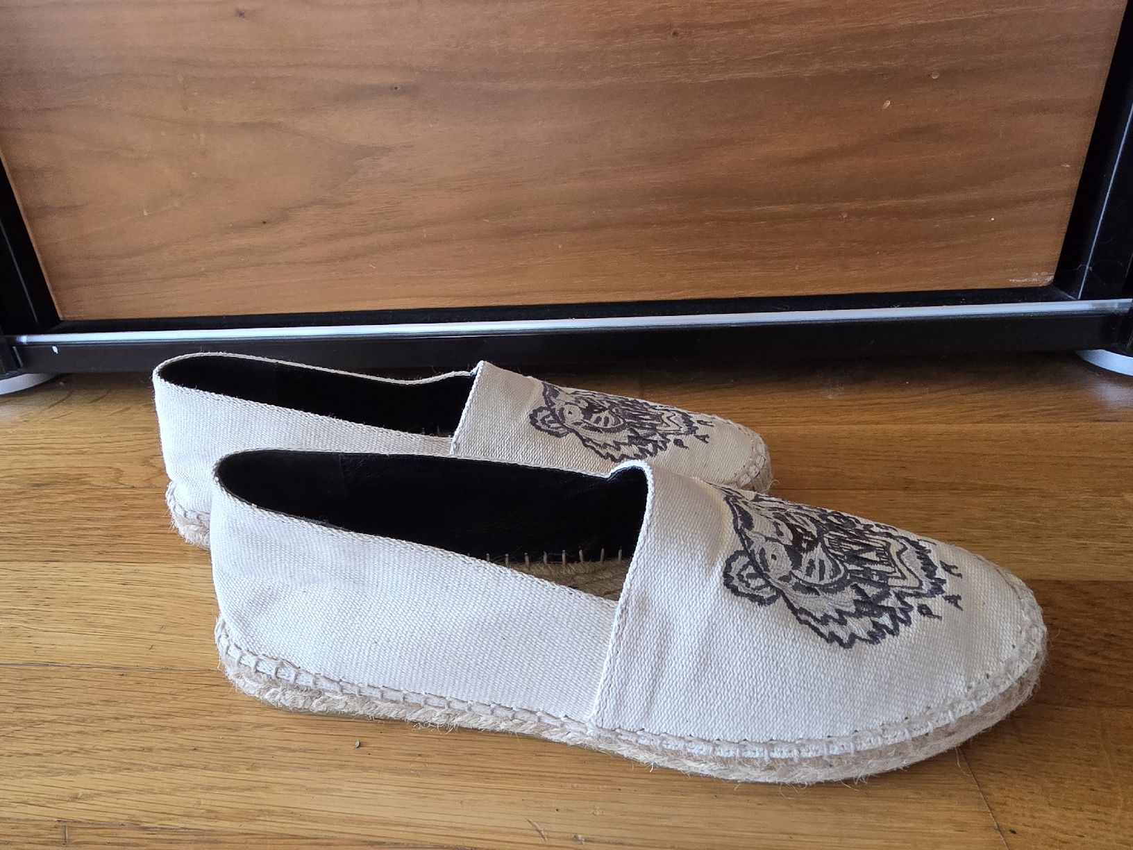 Kenzo Scarpe da donna: Kenzo Espadrilles White Tiger Print Size 38 – Nuovo (secondo la descrizione) da Brüttisellen venduto da par_8zbj 1