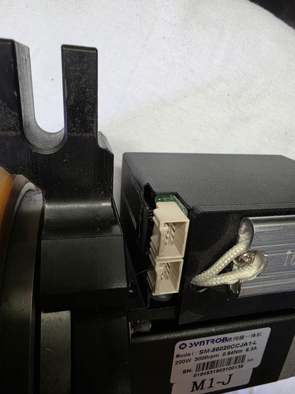 Motoren: 2x SYNTRON Servomotor 200W mit Getriebe & Rad – Gebraucht aus Nussbaumen AG von Martinfal 4