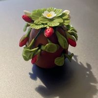 stubeErdbeerpflanze in Tontopf für die Puppenstube. NP 16.00
