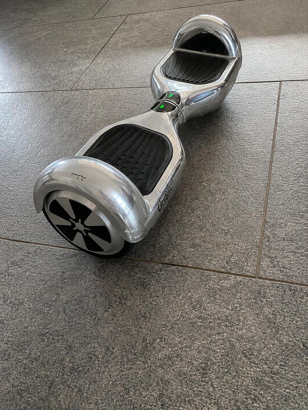CityBlitz Hoverboard: Hoverboard CityBlitz cromato con caricatore, usato – Usato da Avegno venduto da SVColumbia 2
