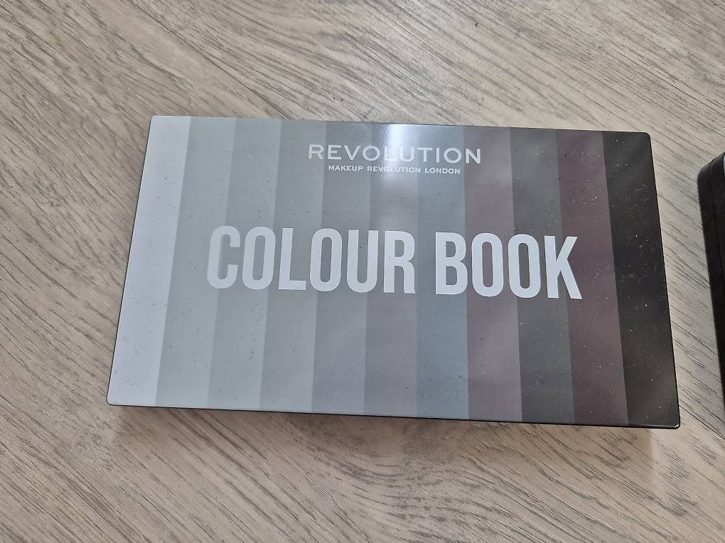 Maquillage: Revolution Color Book-01 Palette – D'occasion à Frauenfeld par Sttmusic