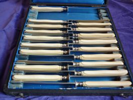 Antikes Messerset