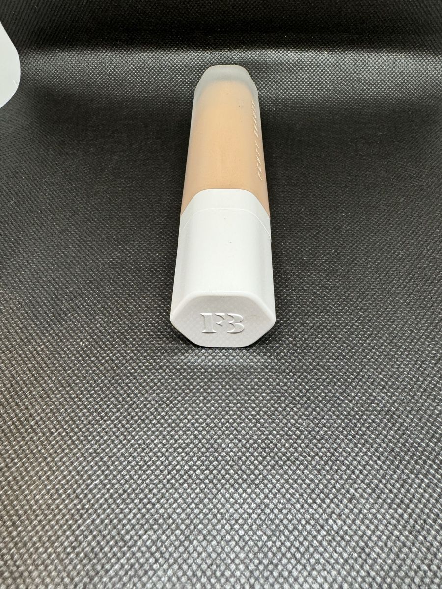 Make-up: Fenty Beauty Foundation 235 – Nuovo e nell'imballaggio originale da lenzburg venduto da and_6zl8 1