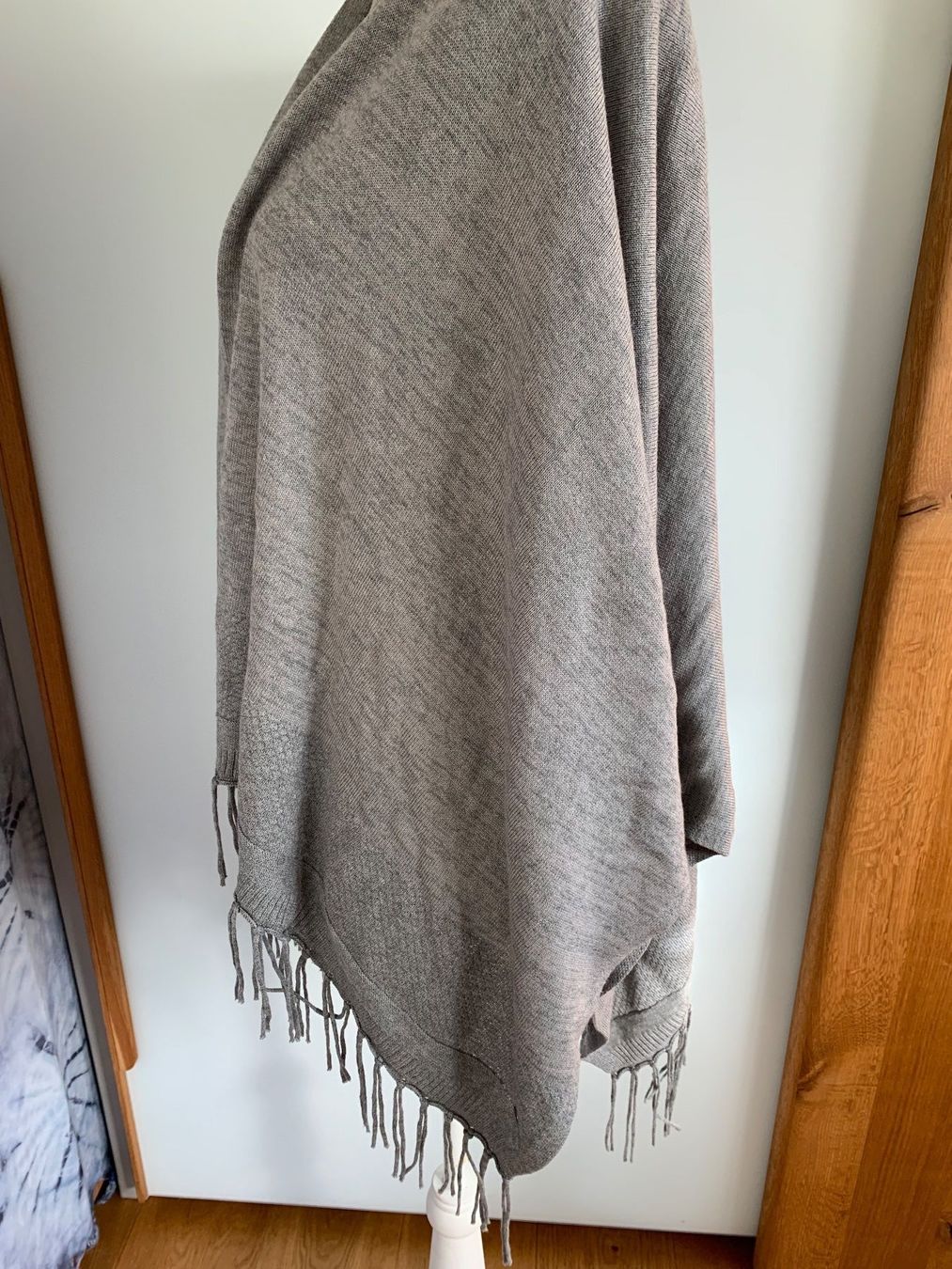 Cecil Sonstige Damenmode: CECIL graues Cape / Strickjacke Grösse 1Size – Neu (gemäss Beschreibung) aus Meiringen von littlered-ridinghood 1