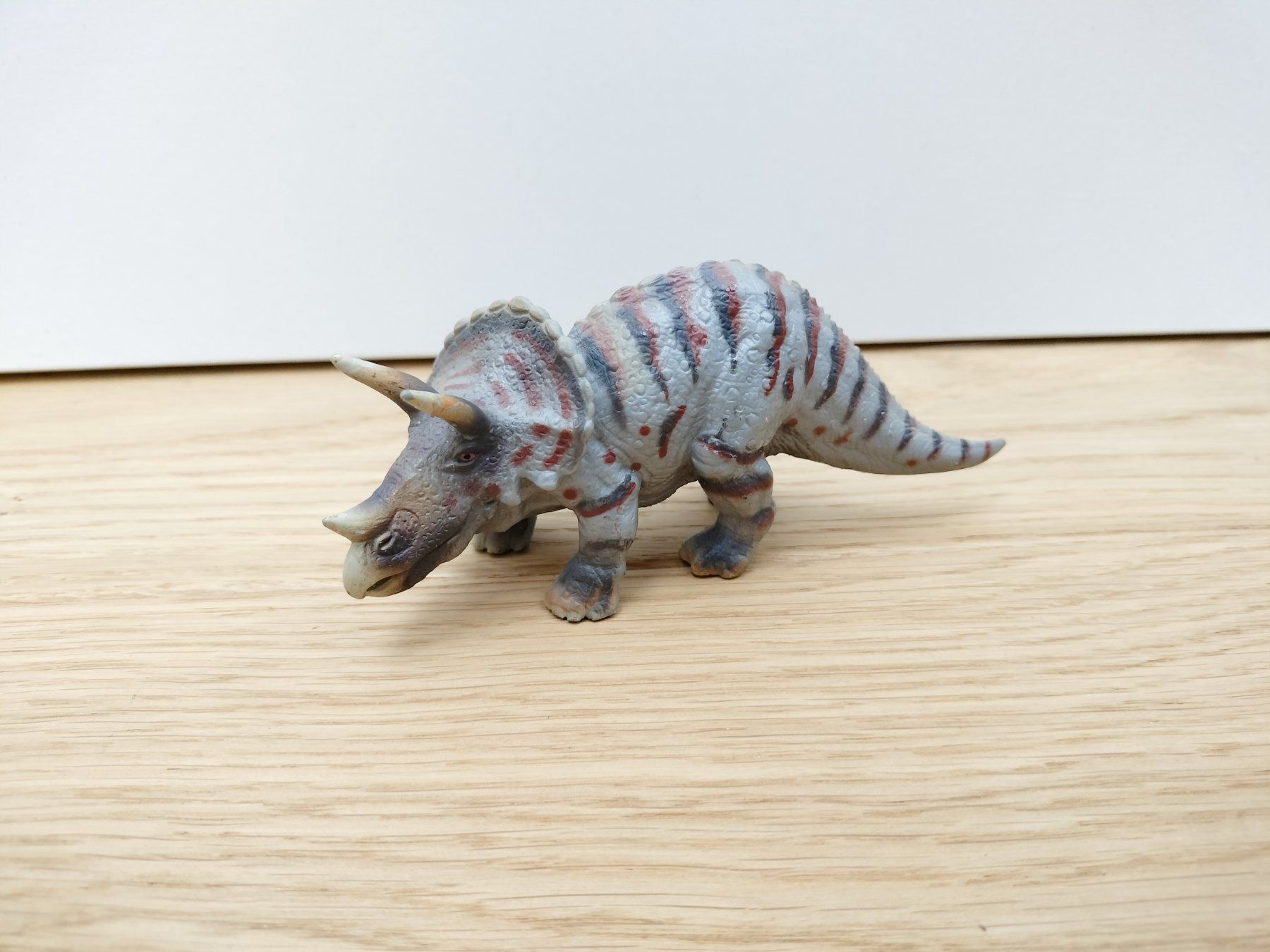 Schleich Statuette: Schleich Figur Tier Dino Triceratops – Usato da Wil SG venduto da kaizzen
