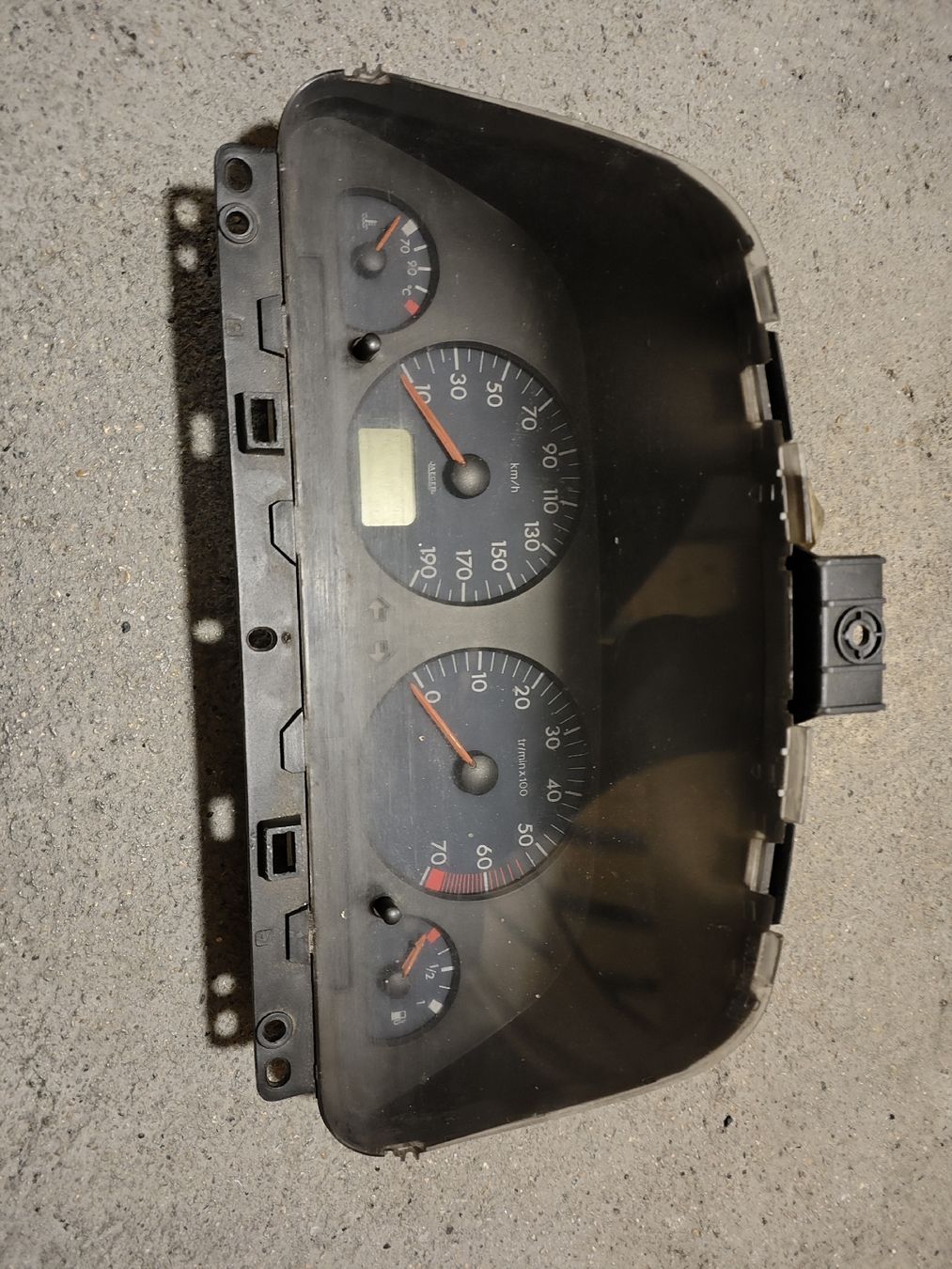 Tutti pezzi di ricambio auto: Compteur Peugeot expert/ Citroën jumpy – Usato da La Chaux-de-Fonds venduto da ZX-7R_17