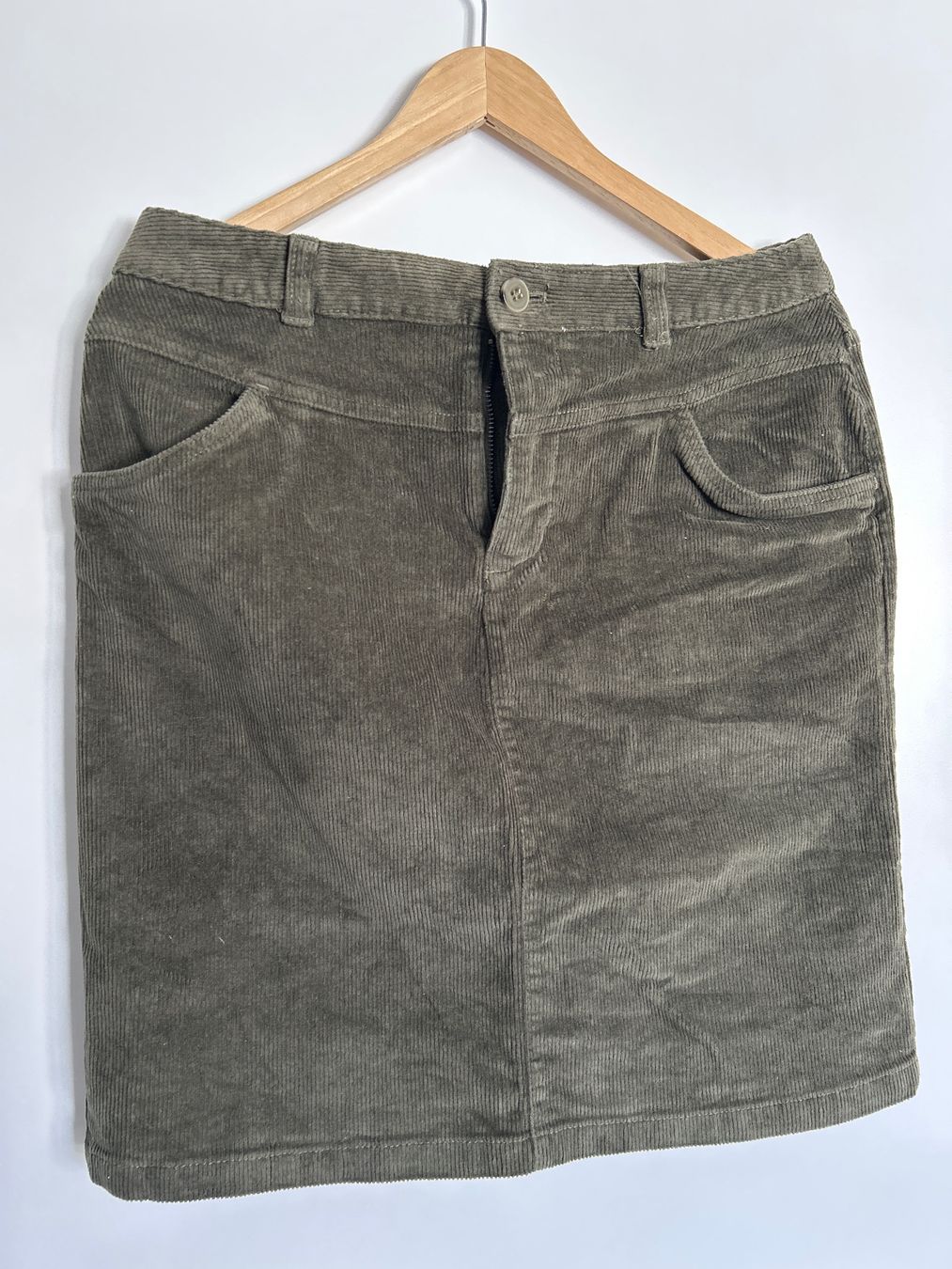 Röcke: s. Oliver Cordrock, olivgrün, Gr. 36-38, Herbst-Look! – Gebraucht aus Arni AG von Peppone80