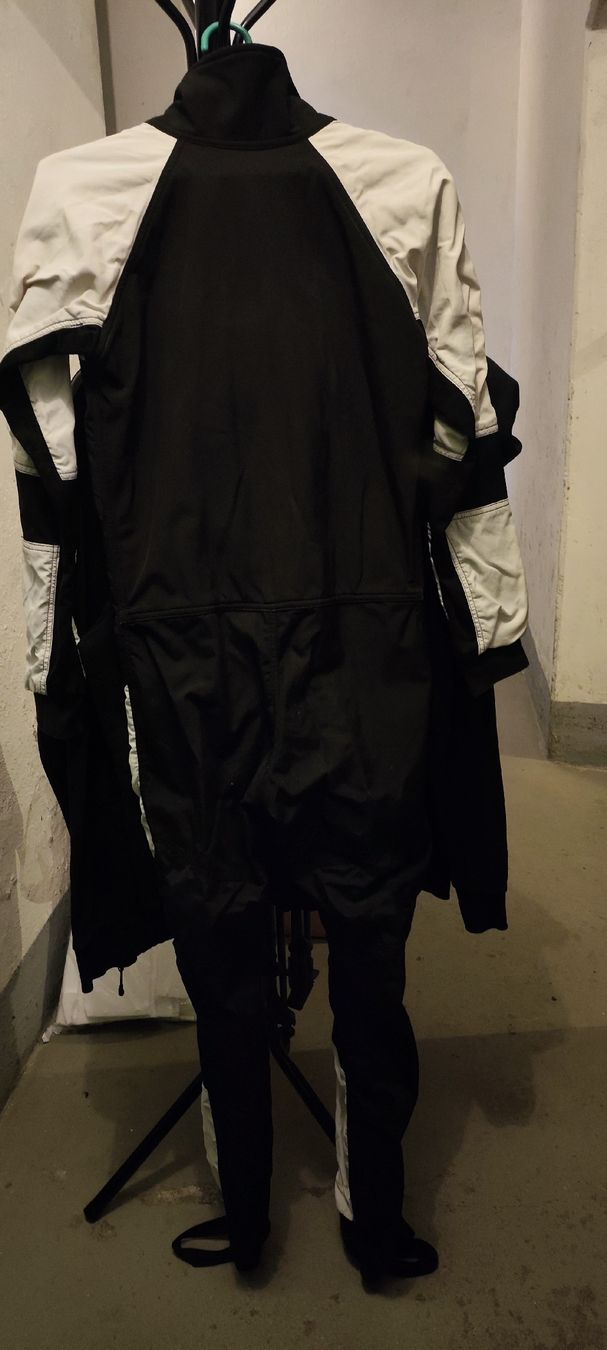 Completi: Skydive Suit Schwarz/Weiß – Usato da Winterthur venduto da Ajcps 3