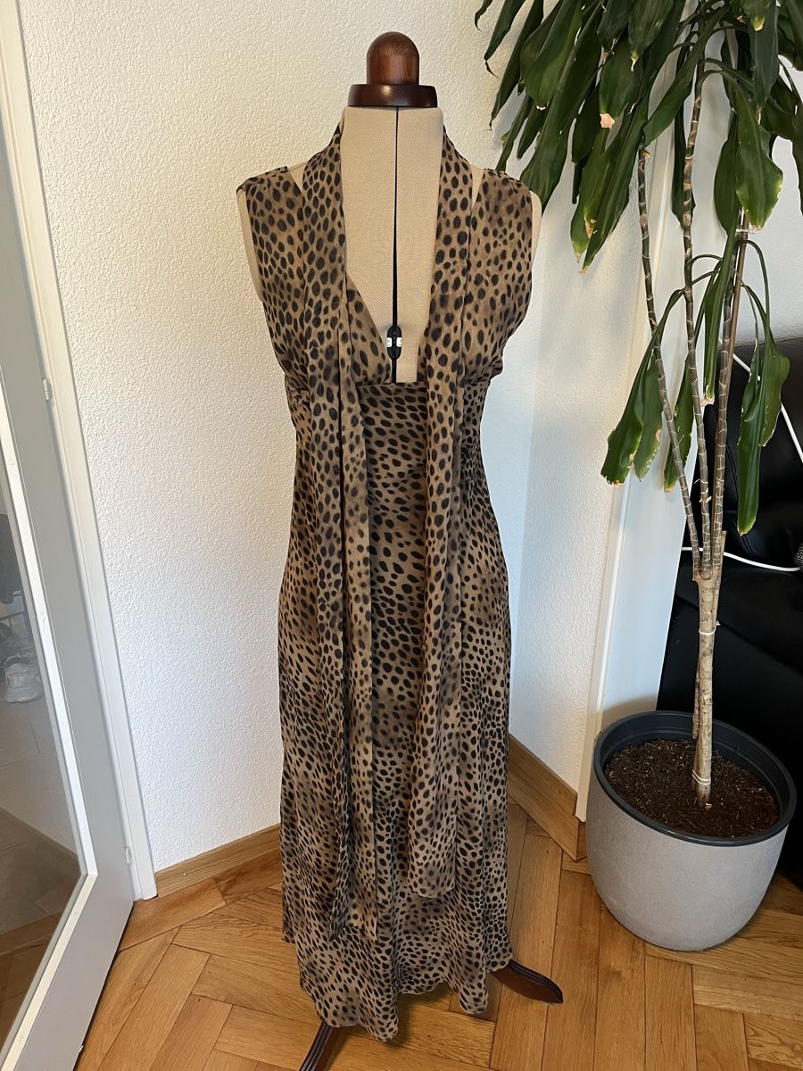 Zara Kleider: Leopard dress with neck scarf set – Gebraucht aus Lausanne von Lillielillie 2