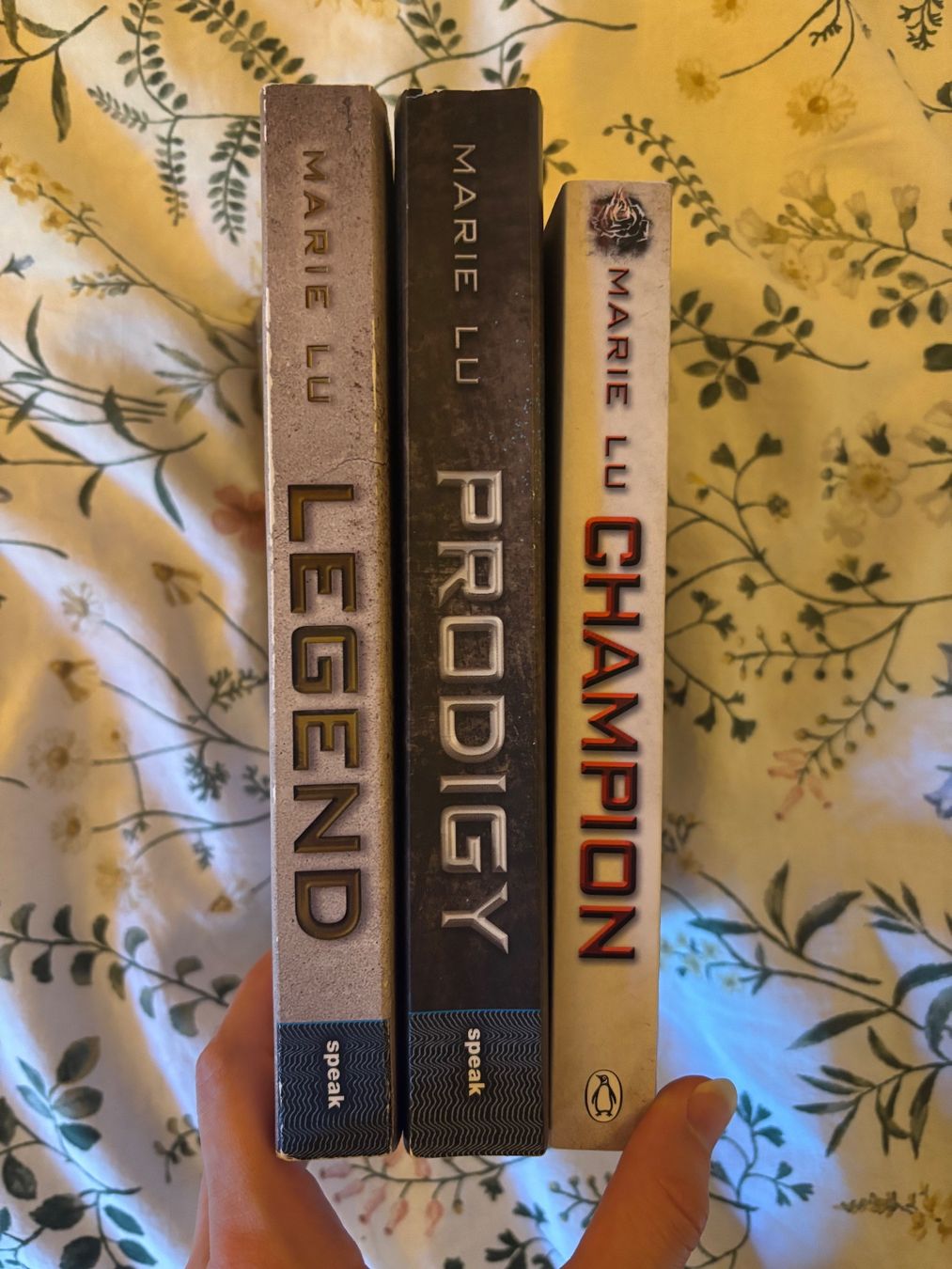 Bücher: Legend Trilogy – Gebraucht aus Ollon VD von ana_r595 1